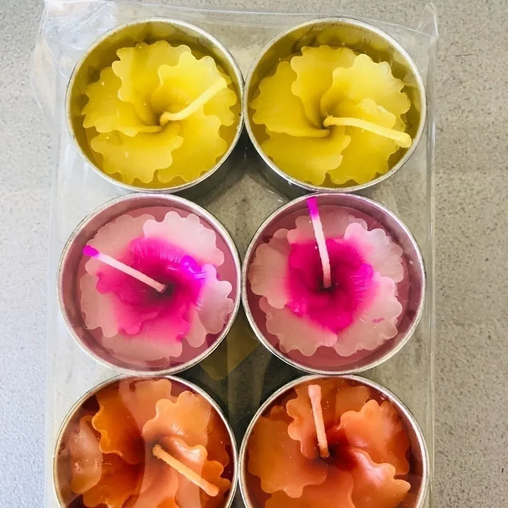NWOT: Hibiscus Tea-light Candle Set‎